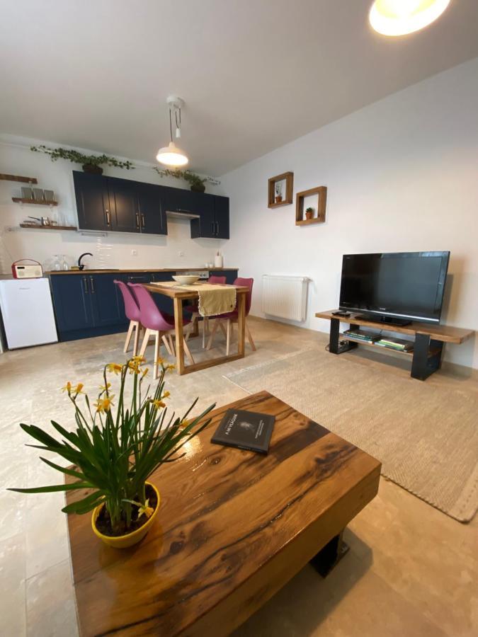 Helga'S Place Premium 1 Bedroom Condo Клуж-Напока Екстериор снимка