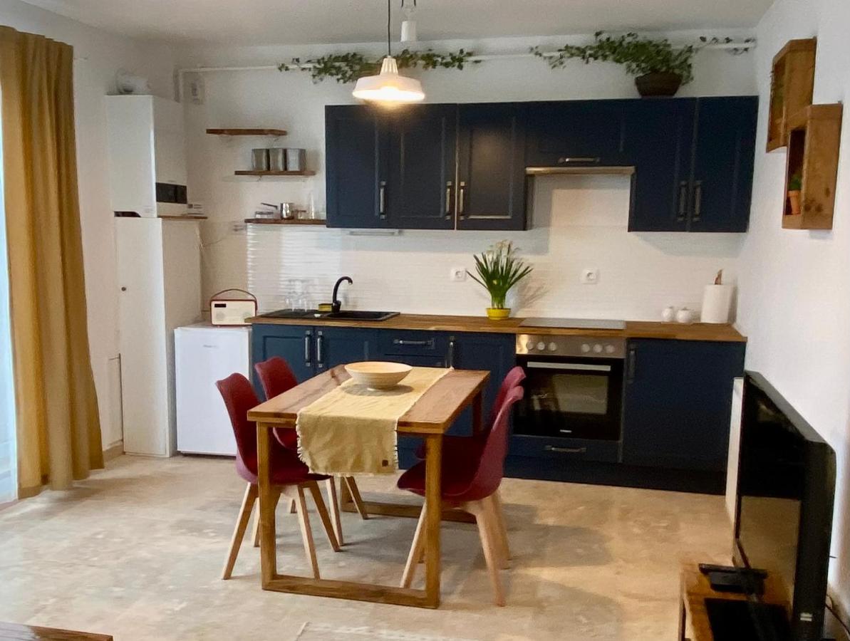 Helga'S Place Premium 1 Bedroom Condo Клуж-Напока Екстериор снимка